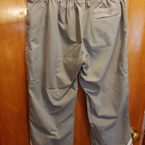 Nike size medium loose fitting capris - Picture 9 of 10